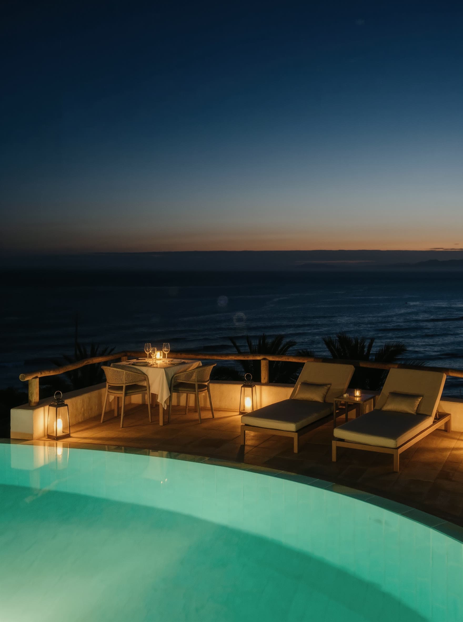 Terrasse de villa au crépuscule
